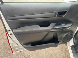 
                                                                                        Voiture
                                                                                         Toyota Hi-Lux 2.4 D-4D Active Pickup Double Cab 4dr Diesel Manual 4WD Euro 6 (3.5t) (150 ps)