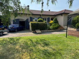 
                                                                                        Location
                                                                                         TRANQUILLE CAR DANS IMPASSE
PROCHE DES COMMERCES