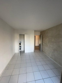 
                                                                                        Location
                                                                                         Très beau 2 pièces avec balcon