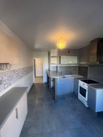 
                                                                                        Location
                                                                                         Très beau 2 pièces avec balcon