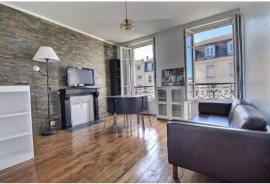 
                                                                                        Location
                                                                                         Très beau 2 pièces dernier étage