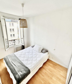 
                                                                                        Location
                                                                                         Très beau 2 pièces dernier étage