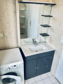 
                                                                                        Location
                                                                                         Très beau 2 pièces dernier étage