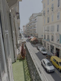 
                                                                                        Location
                                                                                         Très beau 5 pièces - carré d'or de Nice