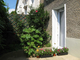 
                                                                                        Location
                                                                                         TRES BEAU STUDIO