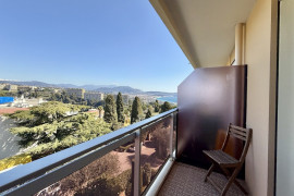 
                                                                                        Location
                                                                                         Très beau studio rénové avec magnifique vue mer