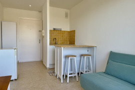 
                                                                                        Location
                                                                                         Très beau studio rénové avec magnifique vue mer