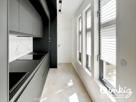 
                                                                                        Vente
                                                                                         Très bel appartement 3 pièces entièrement rénové