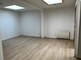 
                                                                                        Location
                                                                                         Très bel Appartement en duplex, très lumineux