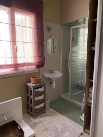 
                                                                                        Colocation
                                                                                         Très belle et grande chambre meublée