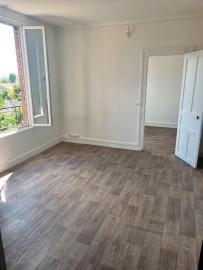 
                                                                                        Location
                                                                                         Très joli deux pièces de 33 m2 refait à neuf RDC