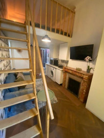 
                                                                                        Location
                                                                                         Très joli studio refait à neuf 18m²