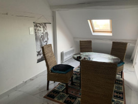 
                                                                                        Location
                                                                                         Triangle d’or 2 pièces de 50m2 au sol meubles 810€
