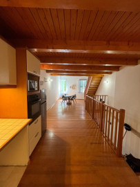 
                                                                                        Location
                                                                                         Triplex en open space