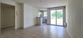 Vente
Un appartement de type T2 de 42 m² + extérieur + parking