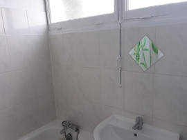 
                                                                                        Location
                                                                                         UN F2 vraiment  spacieux de 54 M2