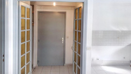 
                                                                                        Location
                                                                                         Un joli studio dans un immeuble calme et sécurisé