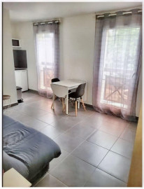 
                                                                                        Location
                                                                                         Un joli studio lumineux à Melun