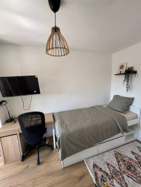 
                                                                                        Colocation
                                                                                         Une chambre dispo dans coloc conviviale de 5