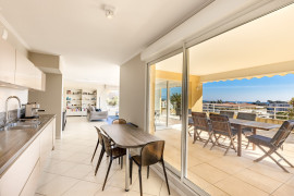
                                                                                        Location
                                                                                         UNIQUE - Antibes résidentiel- Véritable penthouse meublé à l'année - 3 790 € / mois