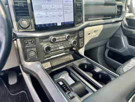 
                                                                                        Utilitaire
                                                                                         Utilitaire Pick-up - Ford F150 LIMITED SUPERCREW POWERBOOST HYBRIDE - 109970€