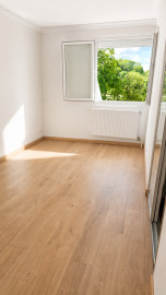 
                                                                                        Vente
                                                                                         Valence le Haut (et non Le Plan). T4 avec terrasse de 20 m2 sur le parc