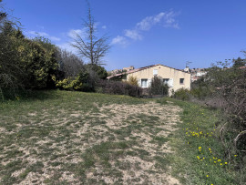 Vente
Valensole, terrain constructible de 3949 m2.