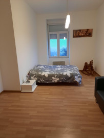 
                                                                                        Location
                                                                                         Vaste appartement de 100 m2 au Château Japy