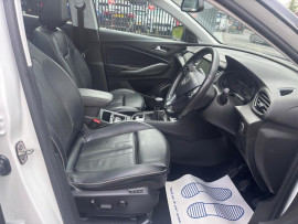 
                                                                                        Voiture
                                                                                         Vauxhall Grandland X 1.2 Turbo Elite Nav SUV 5dr Petrol Manual Euro 6 (s/s) (130 ps)