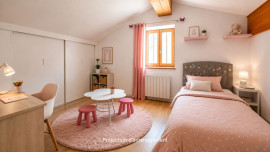 
                                                                                        Vente
                                                                                         Venez découvrir cette magnifique Maison rénovée au coeur du village.