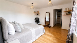 
                                                                                        Vente
                                                                                         Venez découvrir cette magnifique Maison rénovée au coeur du village.