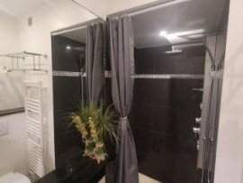 
                                                                                        Location
                                                                                         Véritable maisonnette en duplex au calme