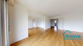 
                                                                                        Location
                                                                                         VERSAILLES CLAGNY- appartement non meublé - 4 chambres- balcon