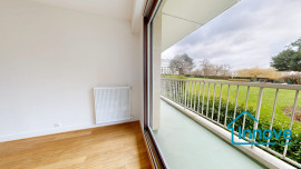 
                                                                                        Location
                                                                                         VERSAILLES CLAGNY- appartement non meublé - 4 chambres- balcon