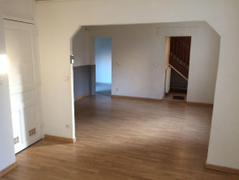 
                                                                                        Location
                                                                                         Vichy maison 2 chambres, jardin, parking au calme