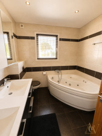 
                                                                                        Vente
                                                                                         Villa 4 pièces avec piscine et vue exceptionnelle