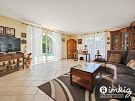 
                                                                                        Vente
                                                                                         Villa 5 pièces 142,8 m² , jardin  avec piscine