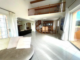 Vente
Villa 5 pièces - 212 m2 - Vue mer