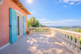 
                                                                                        Vente
                                                                                         VILLA CORNICHE FLEURIE