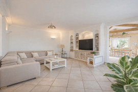 
                                                                                        Vente
                                                                                         VILLA CORNICHE FLEURIE