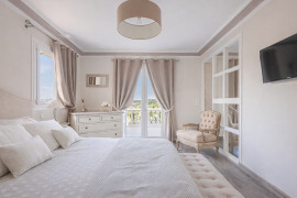 
                                                                                        Vente
                                                                                         VILLA CORNICHE FLEURIE