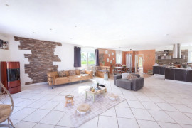 
                                                                                        Vente
                                                                                         Villa de plain-pied 225 m² – 5 chambres dont suite parentale – Piscine – 15 min de Bergerac