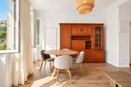 
                                                                                        Vente
                                                                                         Villefranche-sur-mer- Beau 3 pièces de 52 m² en dernier étage à deux pas de la mer