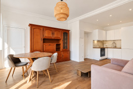 
                                                                                        Vente
                                                                                         Villefranche-sur-mer- Beau 3 pièces de 52 m² en dernier étage à deux pas de la mer