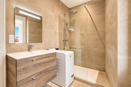 
                                                                                        Vente
                                                                                         Villefranche-sur-mer- Beau 3 pièces de 52 m² en dernier étage à deux pas de la mer