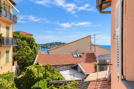
                                                                                        Vente
                                                                                         Villefranche-sur-mer- Beau 3 pièces de 52 m² en dernier étage à deux pas de la mer