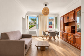 
                                                                                        Vente
                                                                                         Villefranche-sur-mer- Beau 3 pièces de 52 m² en dernier étage à deux pas de la mer