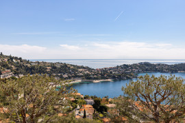 
                                                                                        Vente
                                                                                         VILLEFRANCHE SUR MER - Corne d’Or  - Magnifique 3 pièces entièrement rénové disposant d’une terrasse avec vue panoramique sur la mer