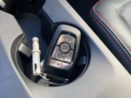 
                                                                                        Voiture
                                                                                         Voiture 4x4 - Ford Ranger RAPTOR "R"  V6  410 CH - 99970€