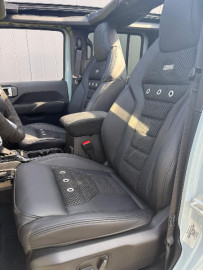 
                                                                                        Voiture
                                                                                         Voiture 4x4 - Jeep Brute HYBRID - 168970€